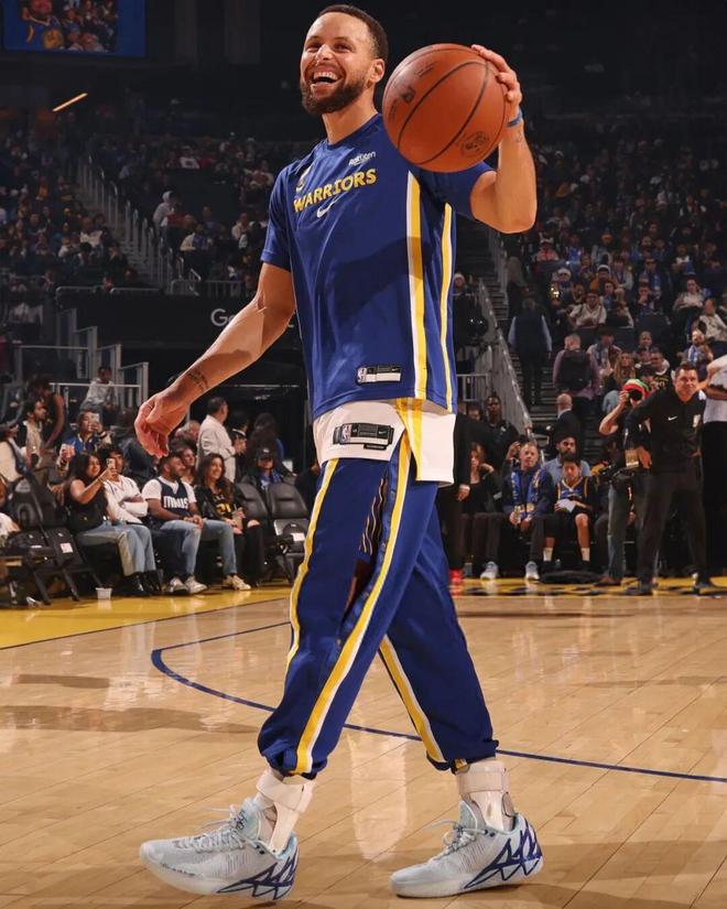 一年怒虧2個億,庫里和安德瑪的“孽緣”