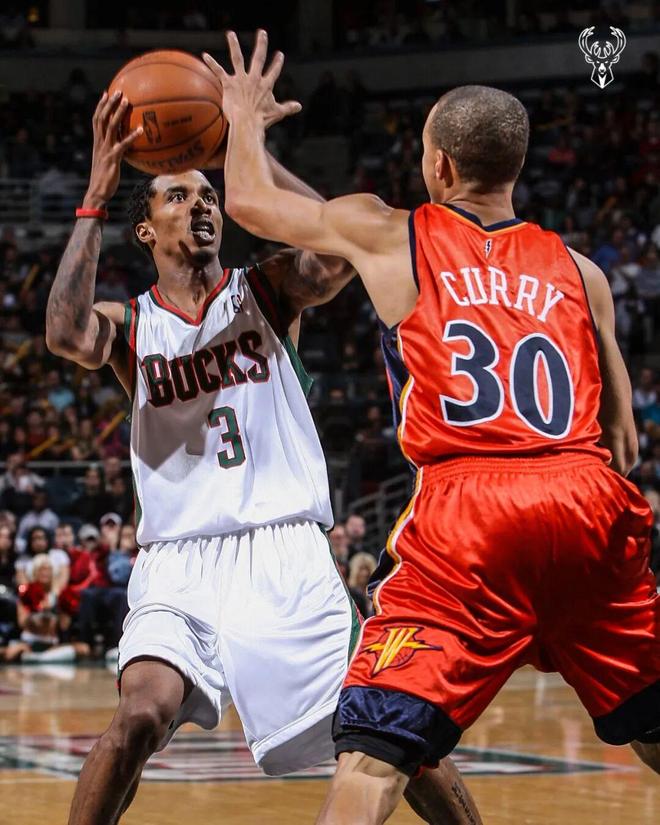 一年怒虧2個億,庫里和安德瑪的“孽緣”