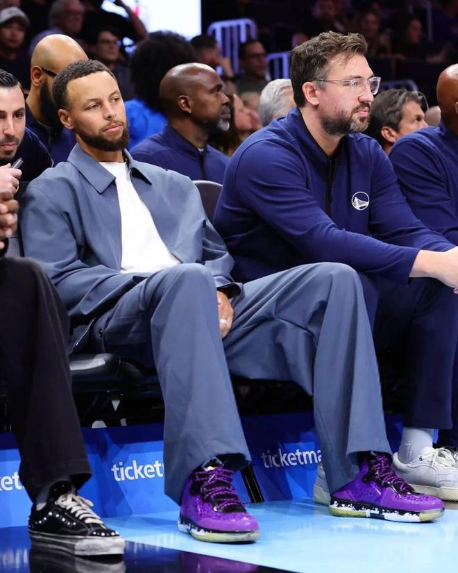 一年怒虧2個億,庫里和安德瑪的“孽緣”